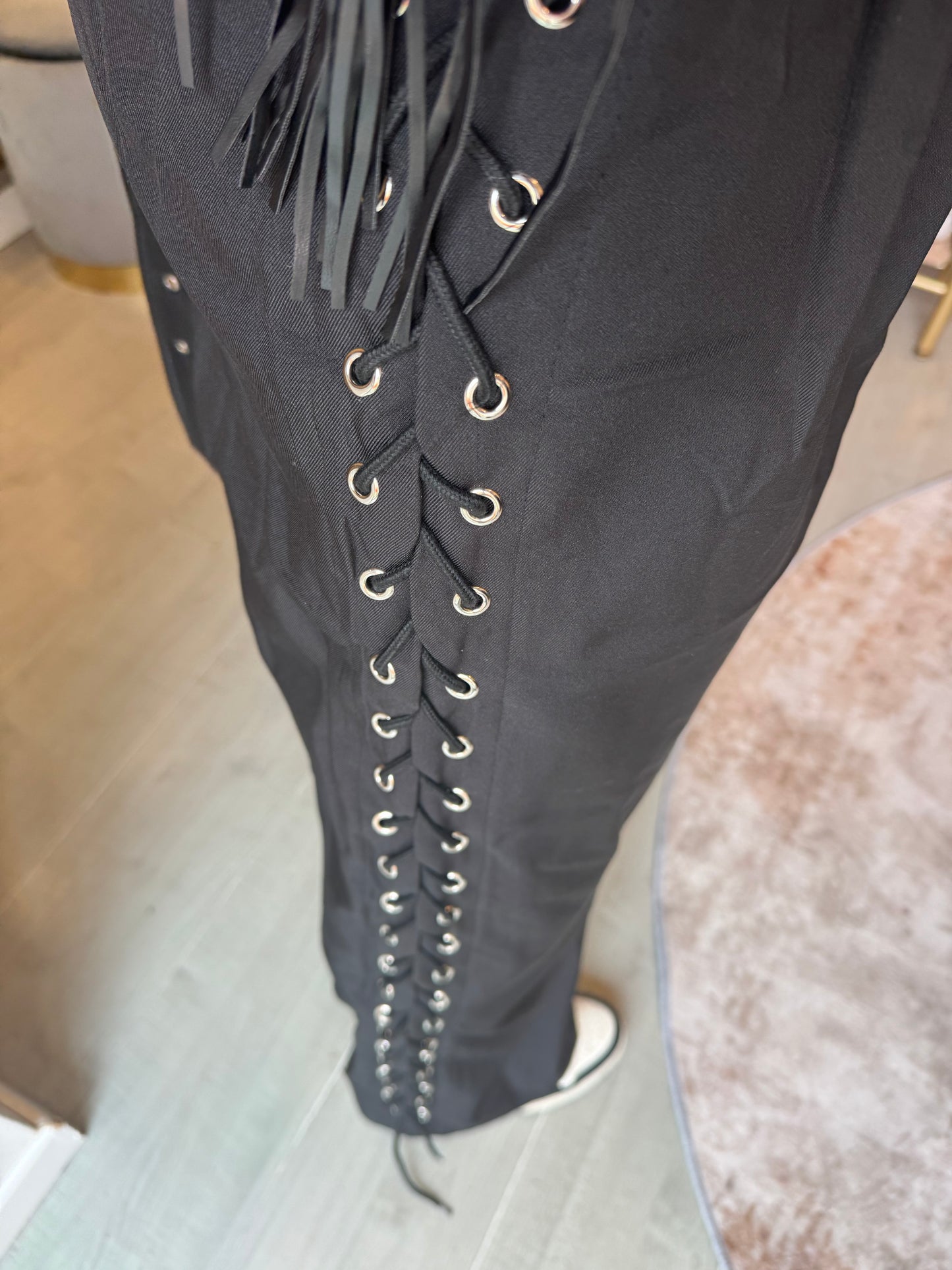 Pantaloni lacci